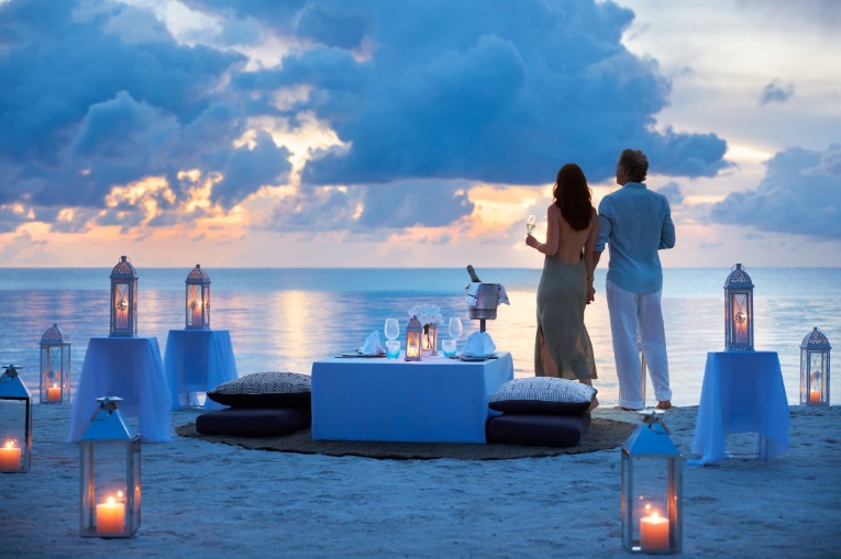 DESTINATION DINING_BEACH.jpg