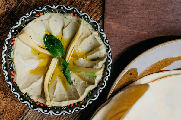 RestoranNews-Laffa-avokado_humus.jpg