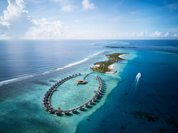 10-Restoran_News-The Ritz-Carlton Maldives, Fari Islands.jpg