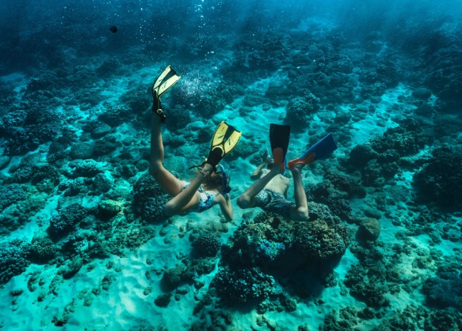06-Restoran_News-The Ritz-Carlton Maldives, Fari Islands.jpg