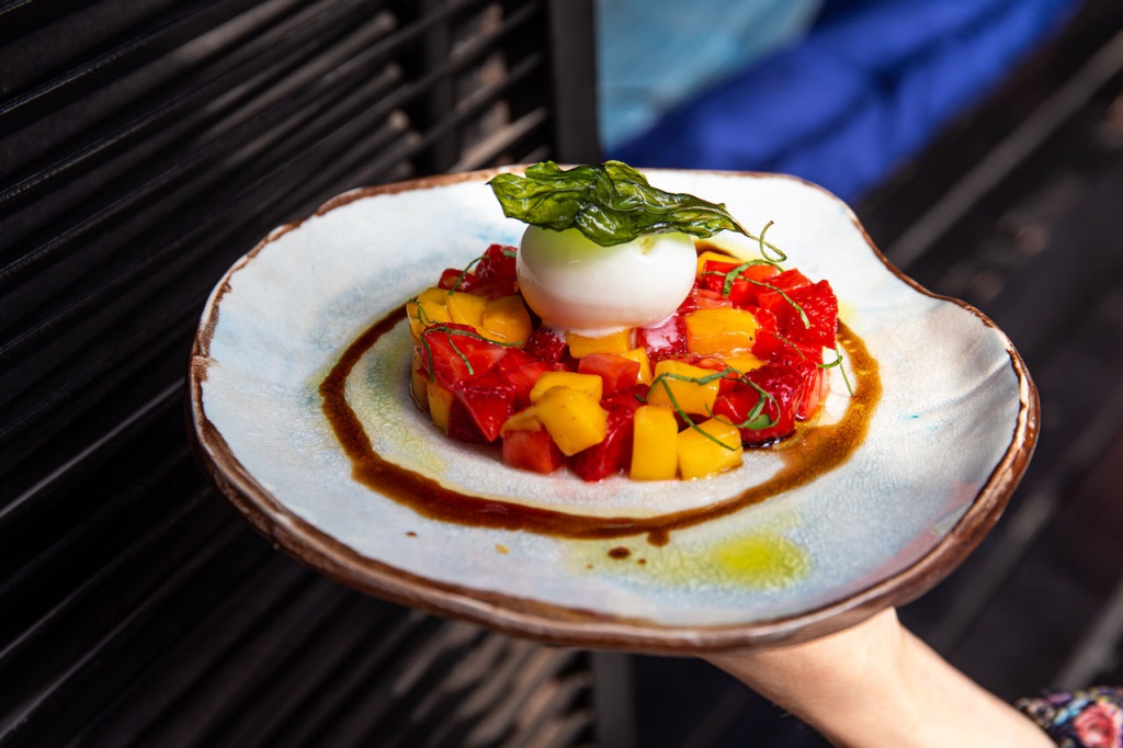 RestoranNews-01-Киану_Тартар манго _ клубника.jpg RestoranNews-01-Киану_Тартар манго _ клубника.jpg