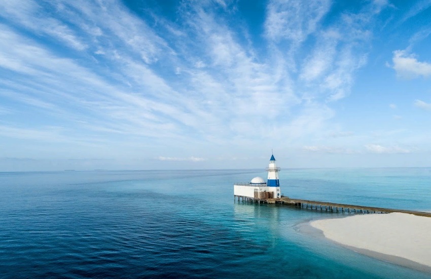 02-InterContinental Maldives Maamunagau Resort.jpg