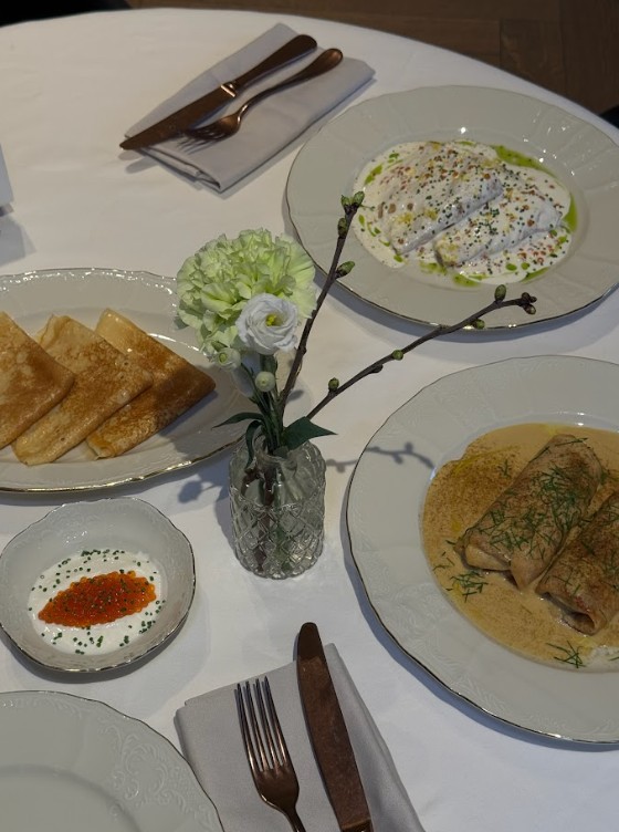 Reina Bistro - 02.jpg