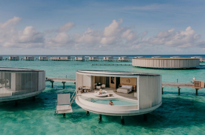 08-Restoran_News-The Ritz-Carlton Maldives, Fari Islands.jpg