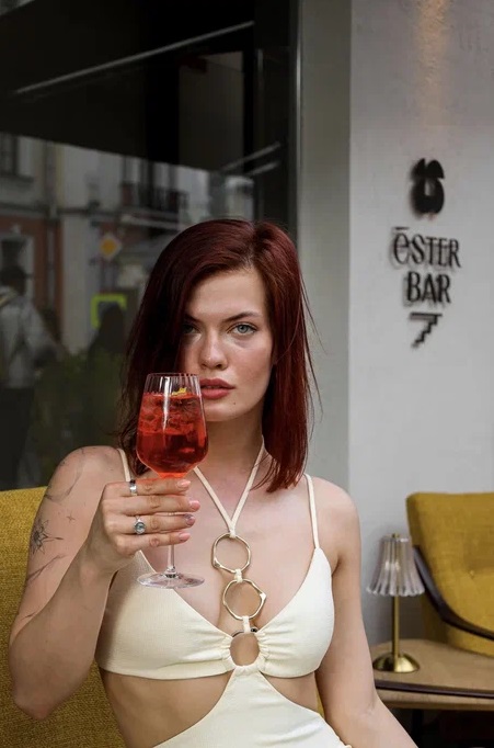 Ester-2.jpg